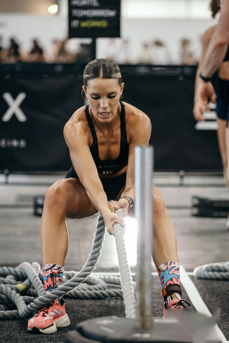 Atleta entrenando con cuerda en el box con calcetines CrossFit JungleSocks